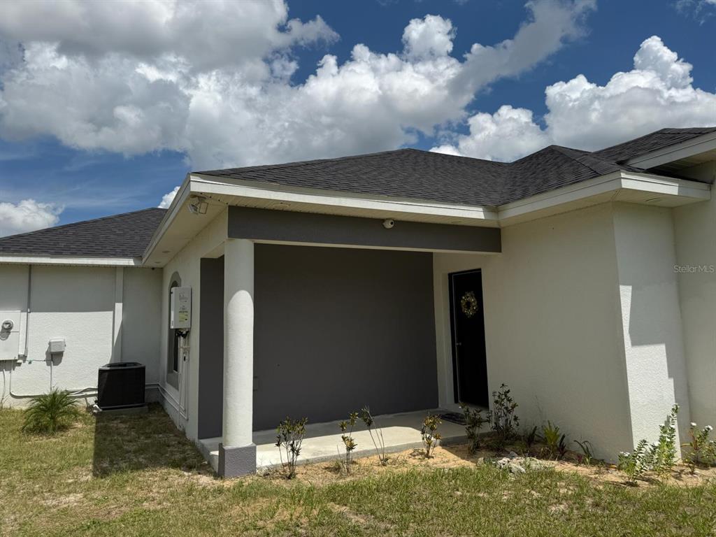 a front view of house with yard
