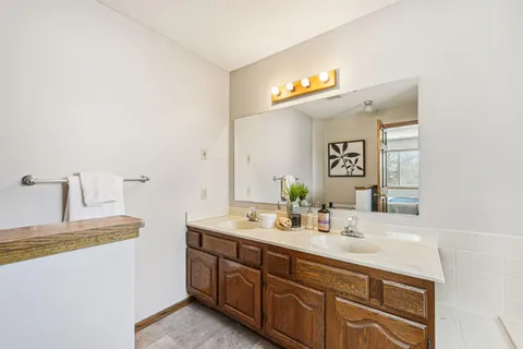 $269,900 | 2545 Concord Way, Unit 115, Mendota Heights, MN 55120