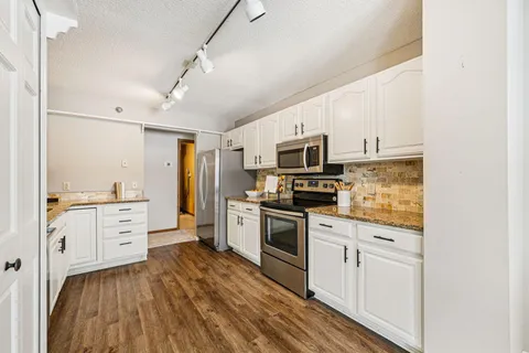 $269,900 | 2545 Concord Way, Unit 115, Mendota Heights, MN 55120