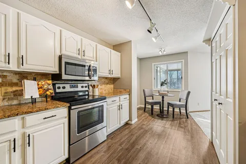 $269,900 | 2545 Concord Way, Unit 115, Mendota Heights, MN 55120