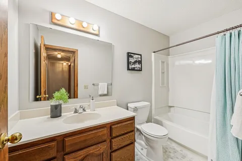 $269,900 | 2545 Concord Way, Unit 115, Mendota Heights, MN 55120