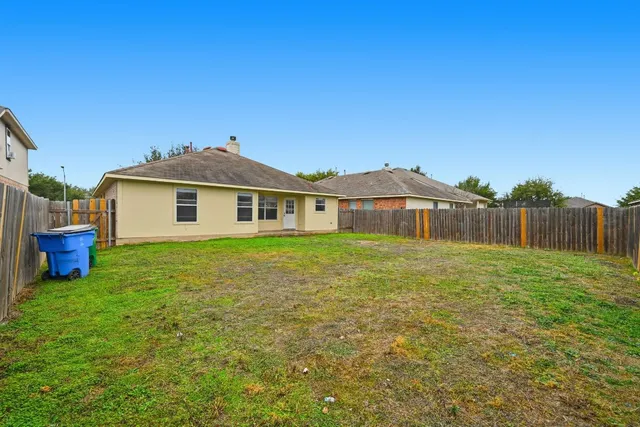 a view of a house with a backyard
