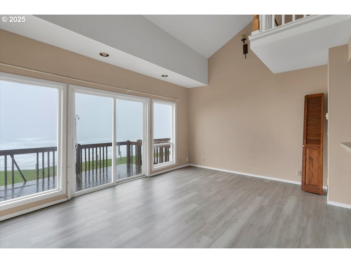 801 Northwest Coast Street, Unit 2 Newport, OR 97365 - Photo 11 of 27