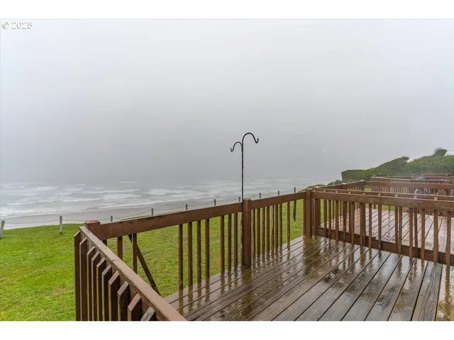 $409,900 | 801 Northwest Coast Street, Unit 2, Newport, OR 97365