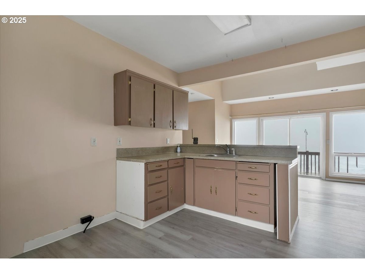 801 Northwest Coast Street, Unit 2 Newport, OR 97365 - Photo 4 of 27