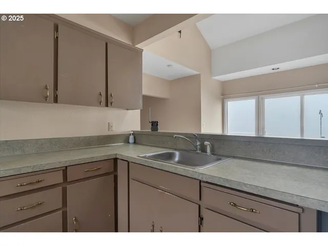 $409,900 | 801 Northwest Coast Street, Unit 2, Newport, OR 97365