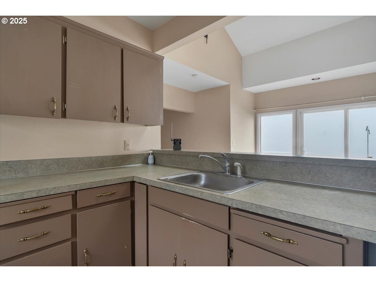 801 Northwest Coast Street, Unit 2 Newport, OR 97365 - Photo 5 of 27