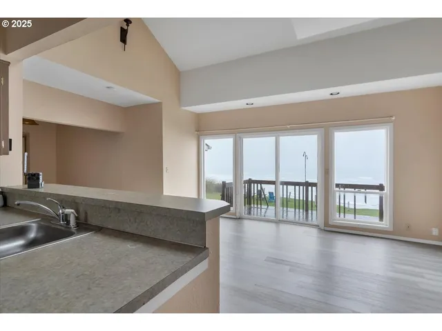 $409,900 | 801 Northwest Coast Street, Unit 2, Newport, OR 97365