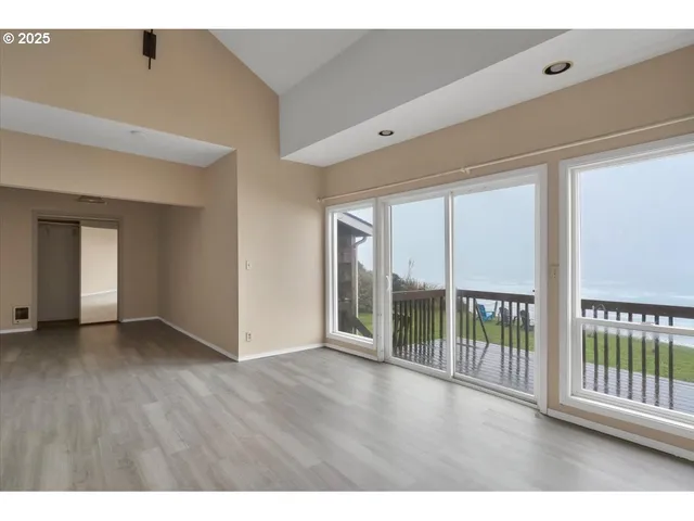 $409,900 | 801 Northwest Coast Street, Unit 2, Newport, OR 97365