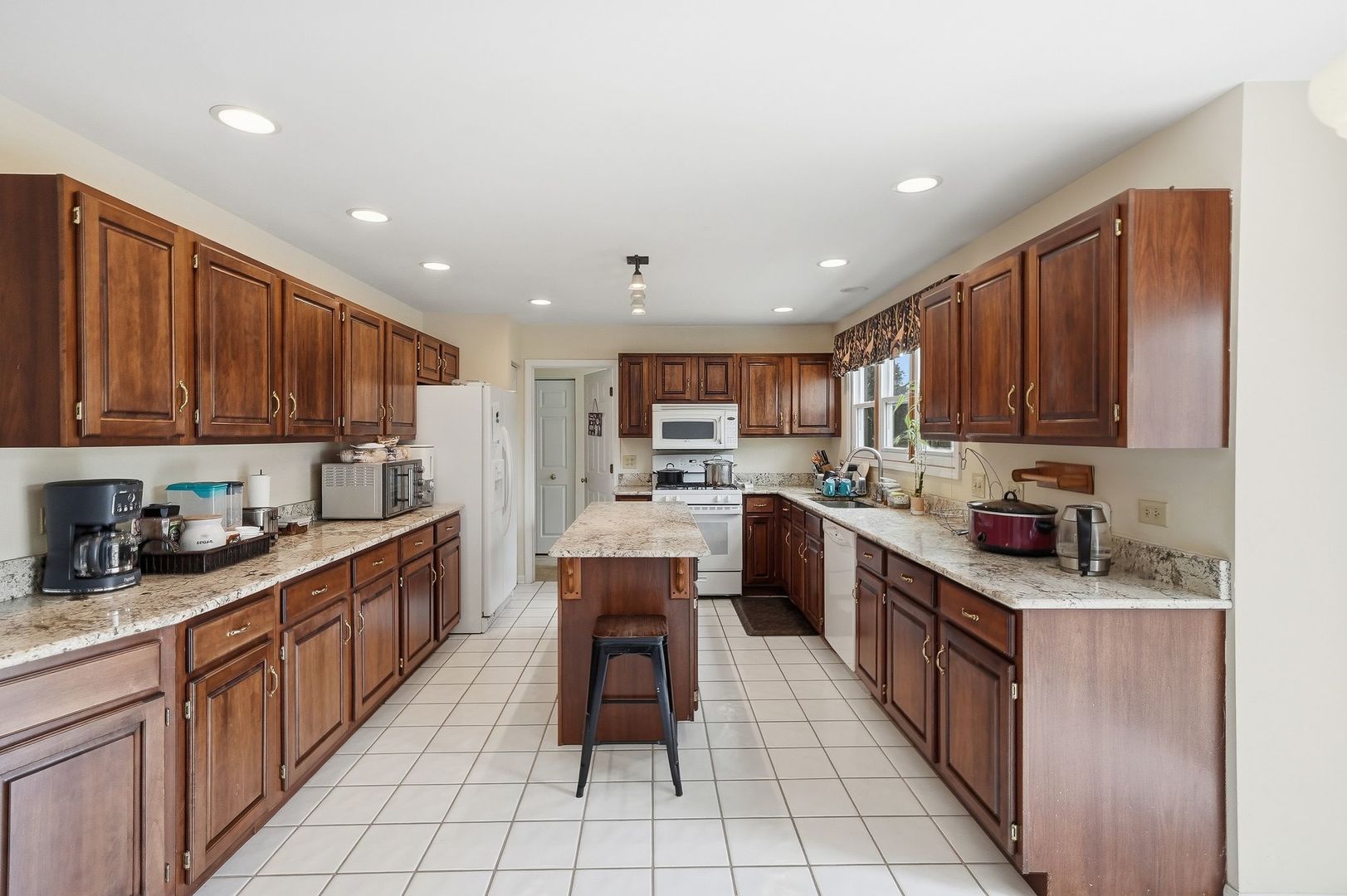 930 Ripple Brook Lane Elgin, IL 60120 - Photo 8 of 43