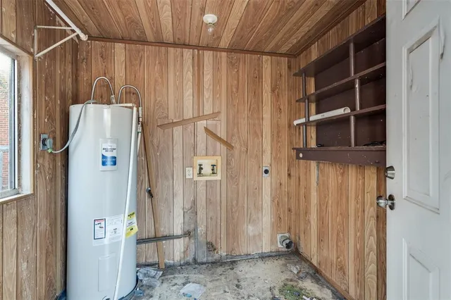 a view of walk in closet