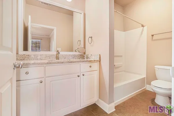 $210,000 | 900 Dean Lee Drive, Unit 405, Baton Rouge, LA 70820