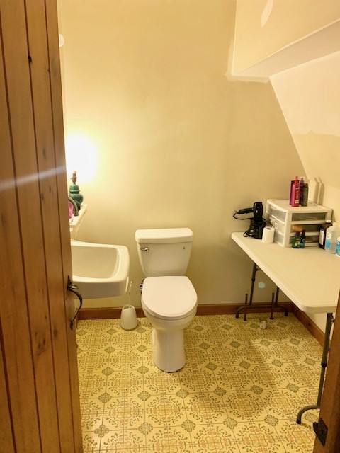 137 Hemlock Road South Kingstown, RI 02879 - Photo 20 of 36 2nd Floor Bath- Room to Expand~