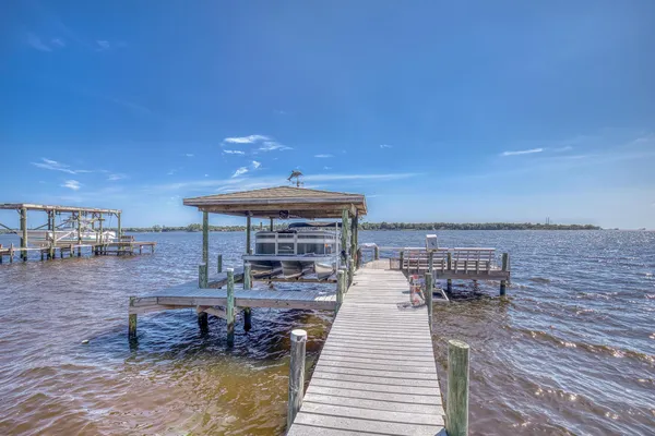 $899,900 | 7121 Wells Avenue, Navarre, FL 32566