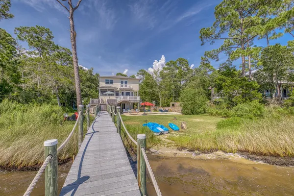 $899,900 | 7121 Wells Avenue, Navarre, FL 32566