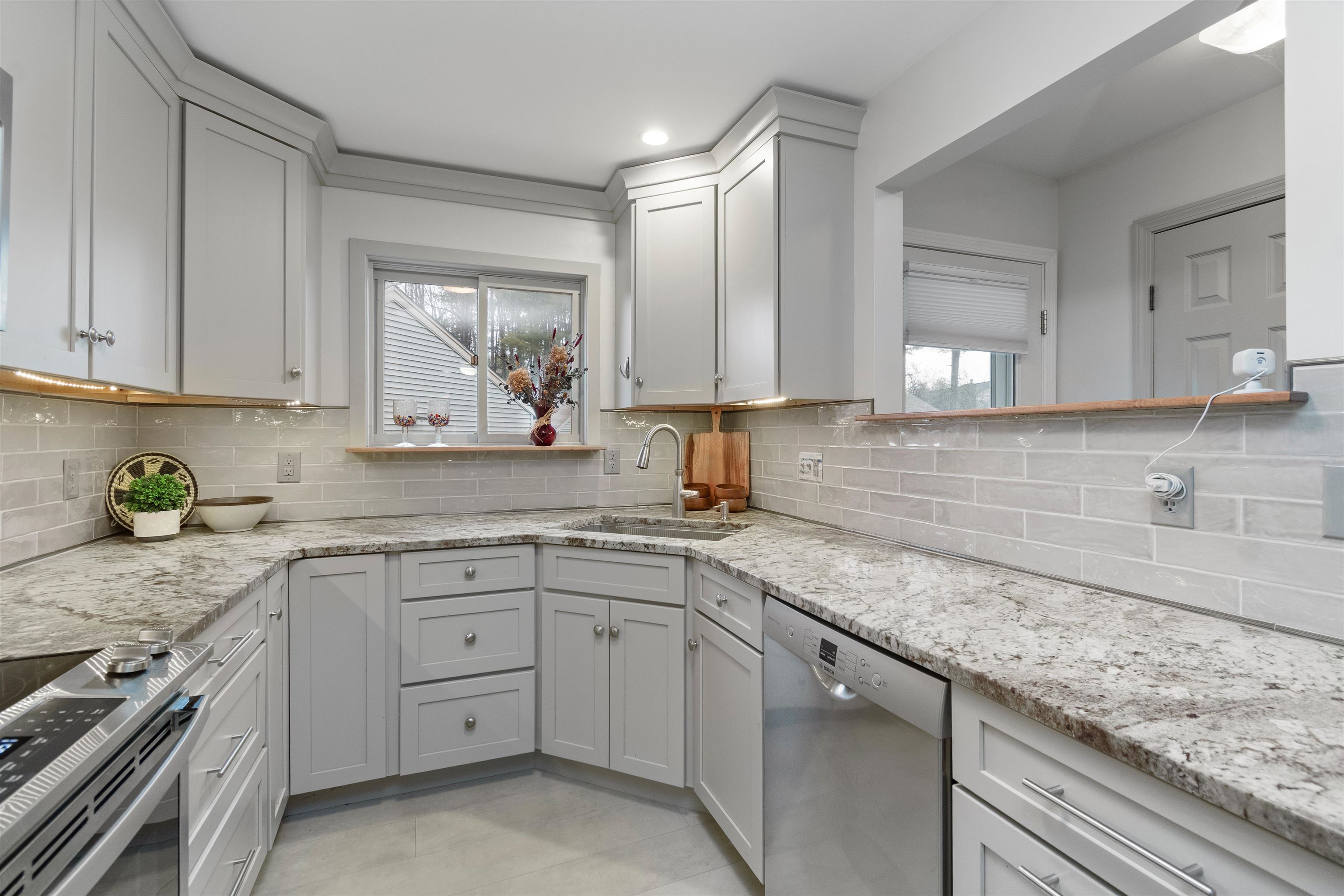 224 Locust Hill Road Shelburne, VT 05482 - Photo 4 of 45