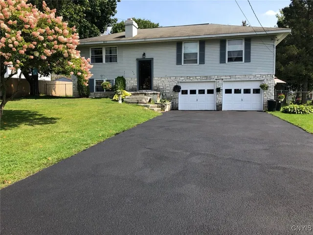 $300,000 | 516 Woodburne Drive, Utica, NY 13502