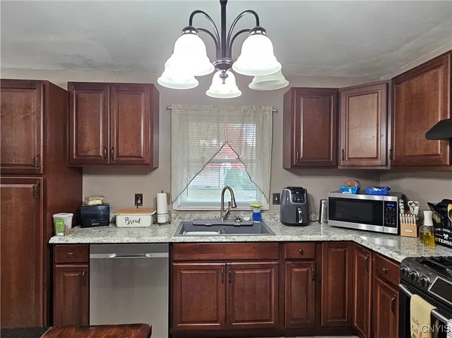 $300,000 | 516 Woodburne Drive, Utica, NY 13502