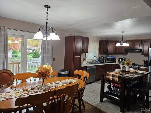 $300,000 | 516 Woodburne Drive, Utica, NY 13502