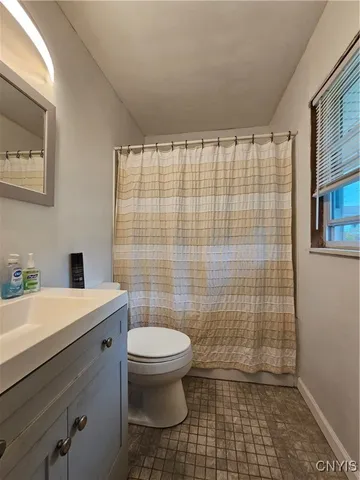 $300,000 | 516 Woodburne Drive, Utica, NY 13502