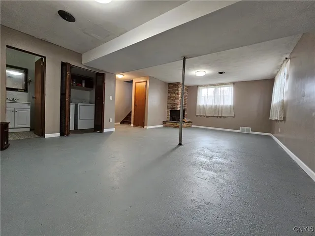 $300,000 | 516 Woodburne Drive, Utica, NY 13502