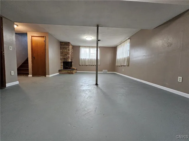 $300,000 | 516 Woodburne Drive, Utica, NY 13502