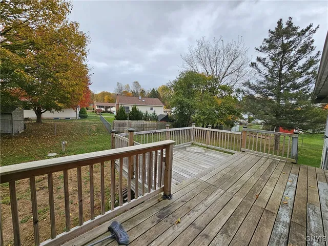 $300,000 | 516 Woodburne Drive, Utica, NY 13502