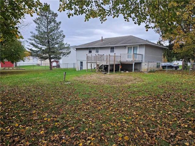 $300,000 | 516 Woodburne Drive, Utica, NY 13502