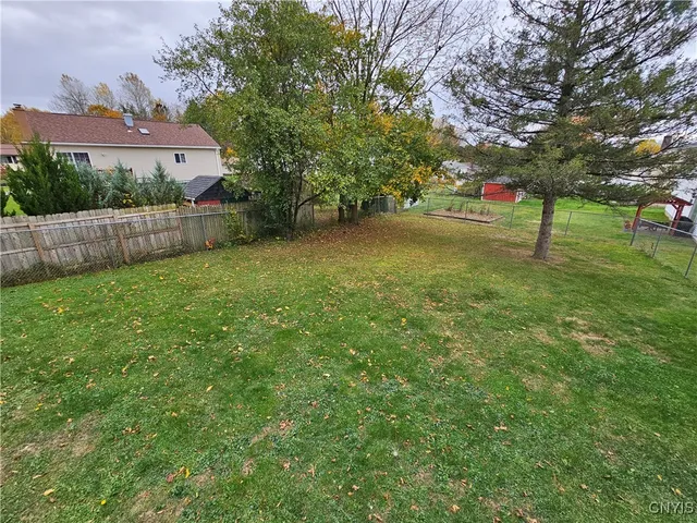 $300,000 | 516 Woodburne Drive, Utica, NY 13502