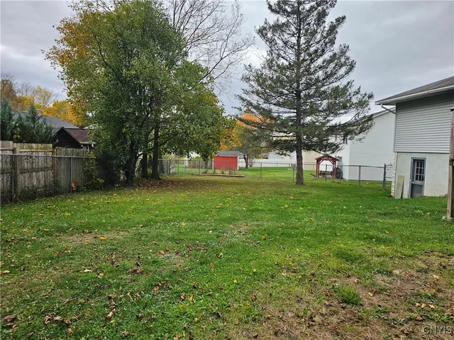 $300,000 | 516 Woodburne Drive, Utica, NY 13502