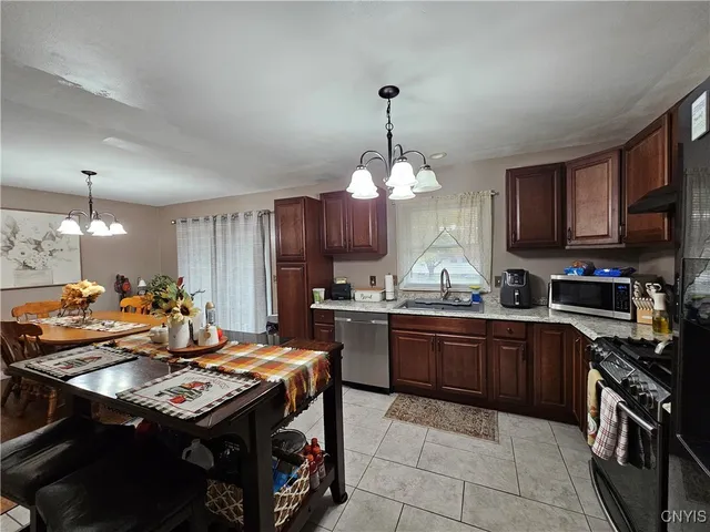 $300,000 | 516 Woodburne Drive, Utica, NY 13502