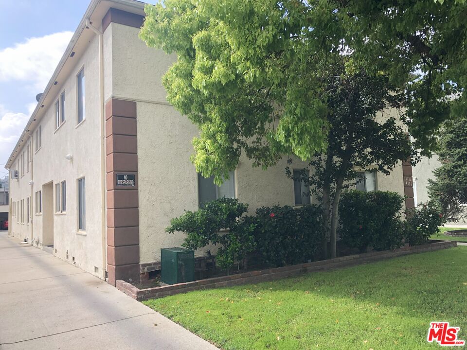 4114 Warner Boulevard Burbank, CA 91505 - Photo 2 of 15 a view of a back yard