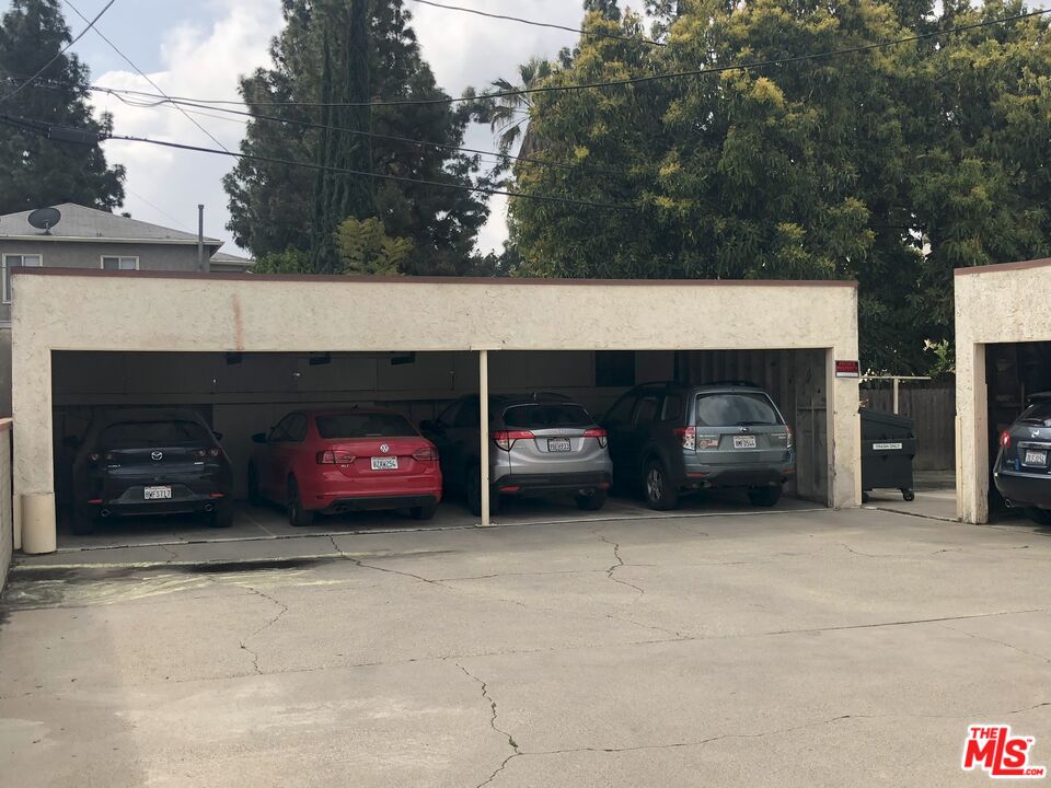 4114 Warner Boulevard Burbank, CA 91505 - Photo 3 of 15 a view of a car garage