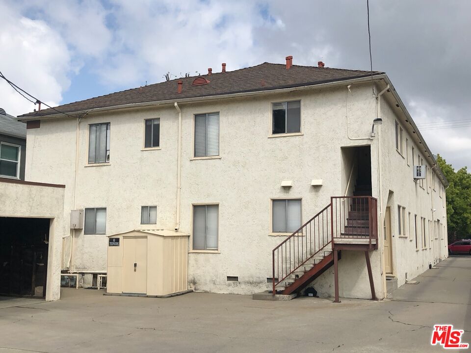 4114 Warner Boulevard Burbank, CA 91505 - Photo 7 of 15 a view of a house with iron stairs