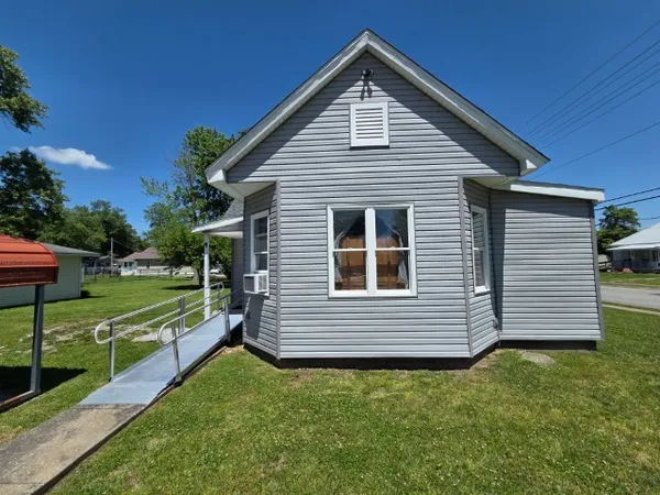 $90,000 | 208 Burkett Street, Benton, IL 62812