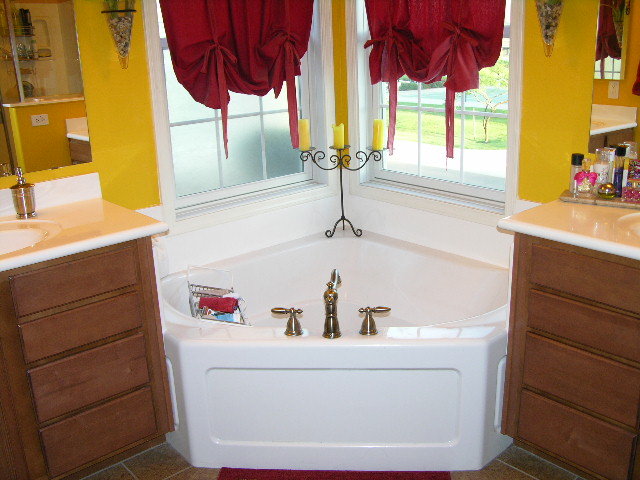 2242 East Fraktur Road Phoenix, AZ 85040 - Photo 15 of 17 Master Bathroom 2