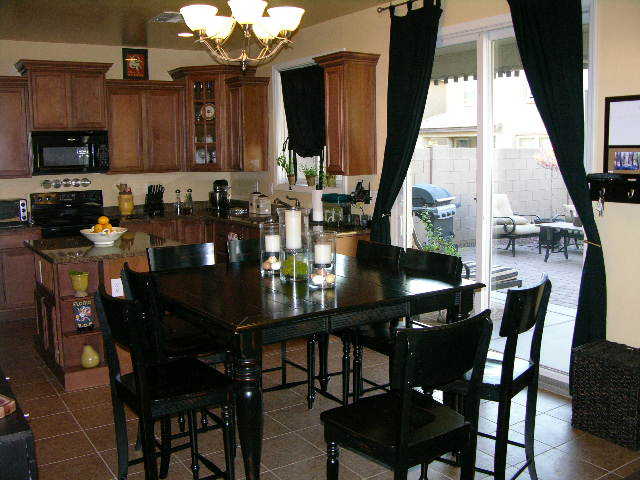 2242 East Fraktur Road Phoenix, AZ 85040 - Photo 6 of 17 Kitchen 2