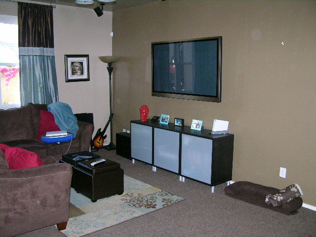 2242 East Fraktur Road Phoenix, AZ 85040 - Photo 9 of 17 Family Room 2