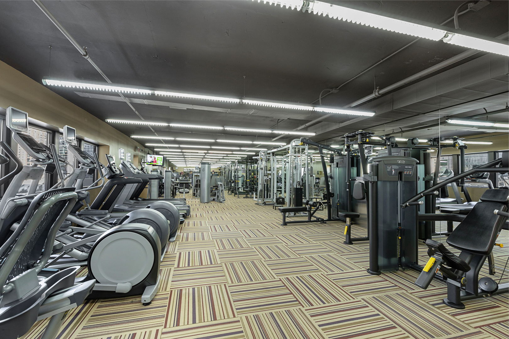 30 East Huron Street, Unit 3410 Chicago, IL 60611 - Photo 12 of 16 a view of gym equipment