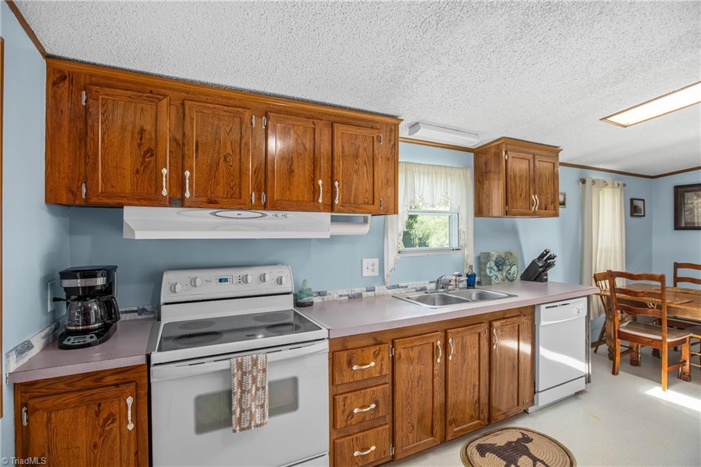 8581 Highway 268 Elkin, NC 28621 - Photo 10 of 35