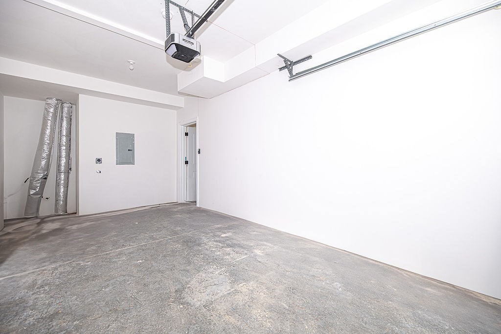 10 Meadowview Lane, Unit B Salisbury, MA 01952 - Photo 23 of 31 a view of a livingroom with a ceiling fan and window
