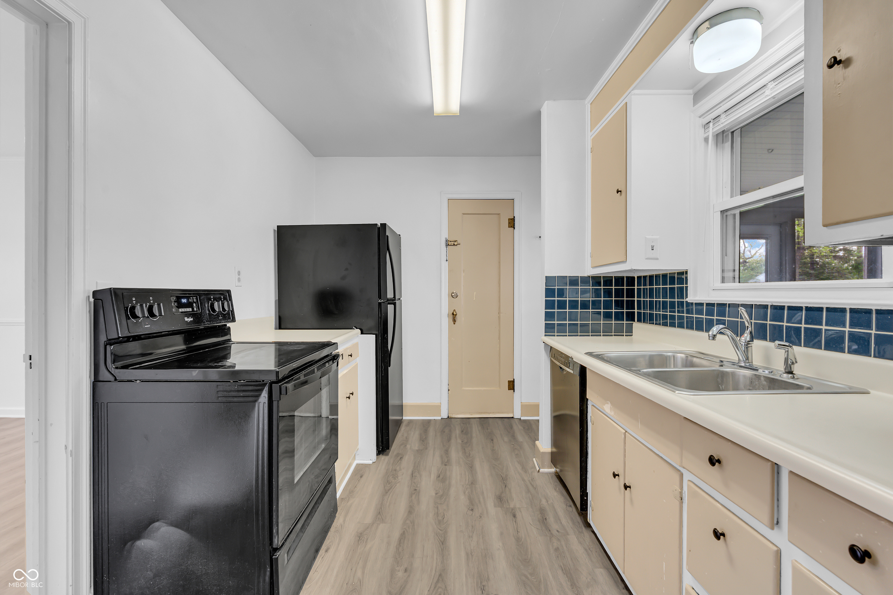 1223 East Thompson Road Indianapolis, IN 46227 - Photo 4 of 26