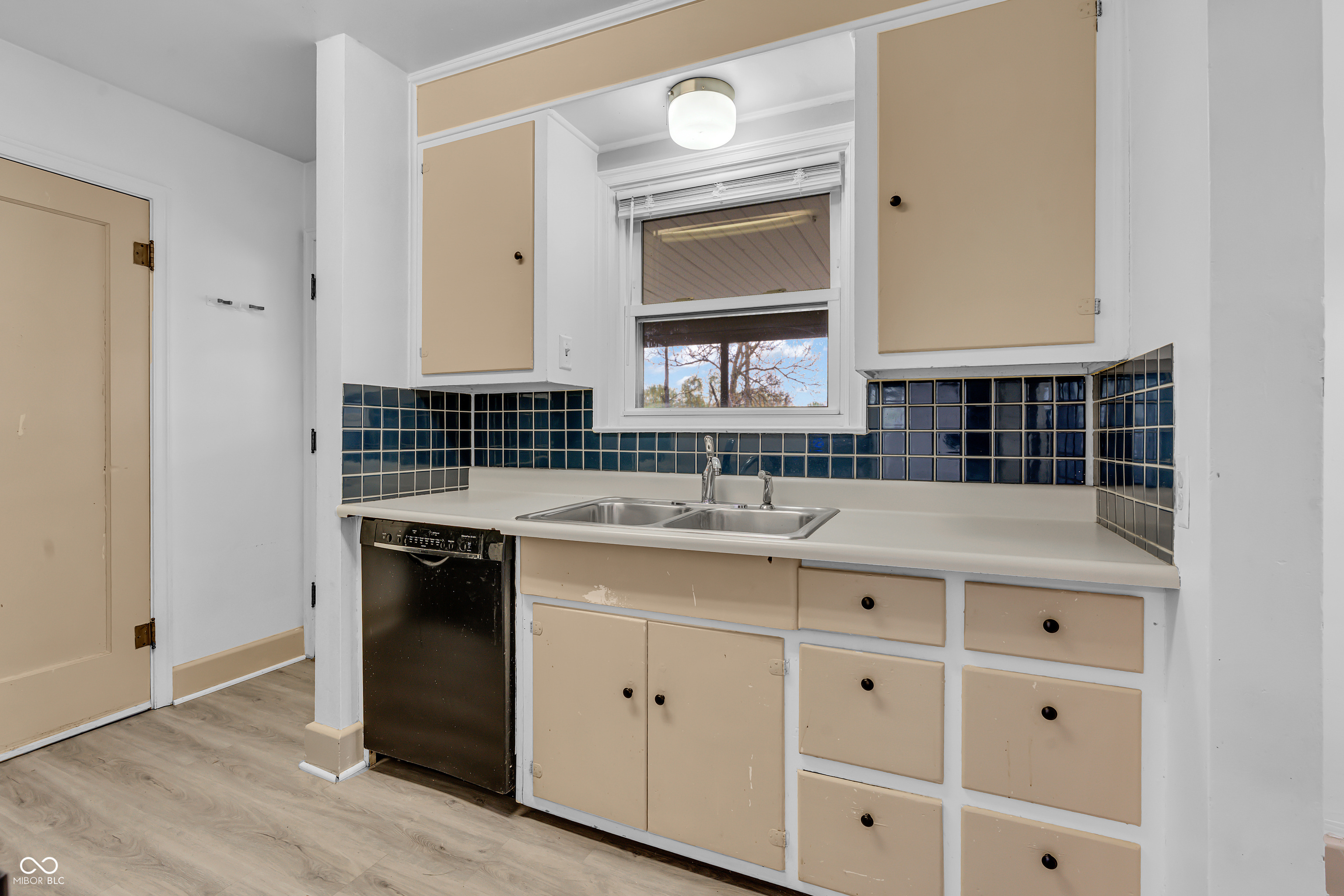 1223 East Thompson Road Indianapolis, IN 46227 - Photo 5 of 26