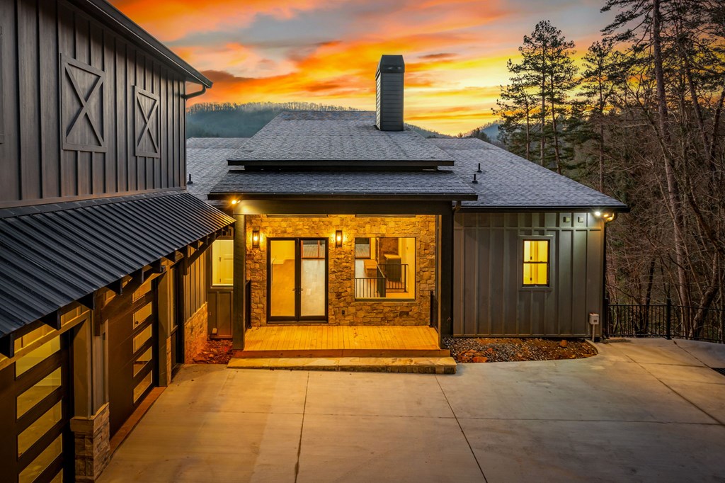 770 Fish Hook Point Blue Ridge, GA 30513 - Photo 13 of 95