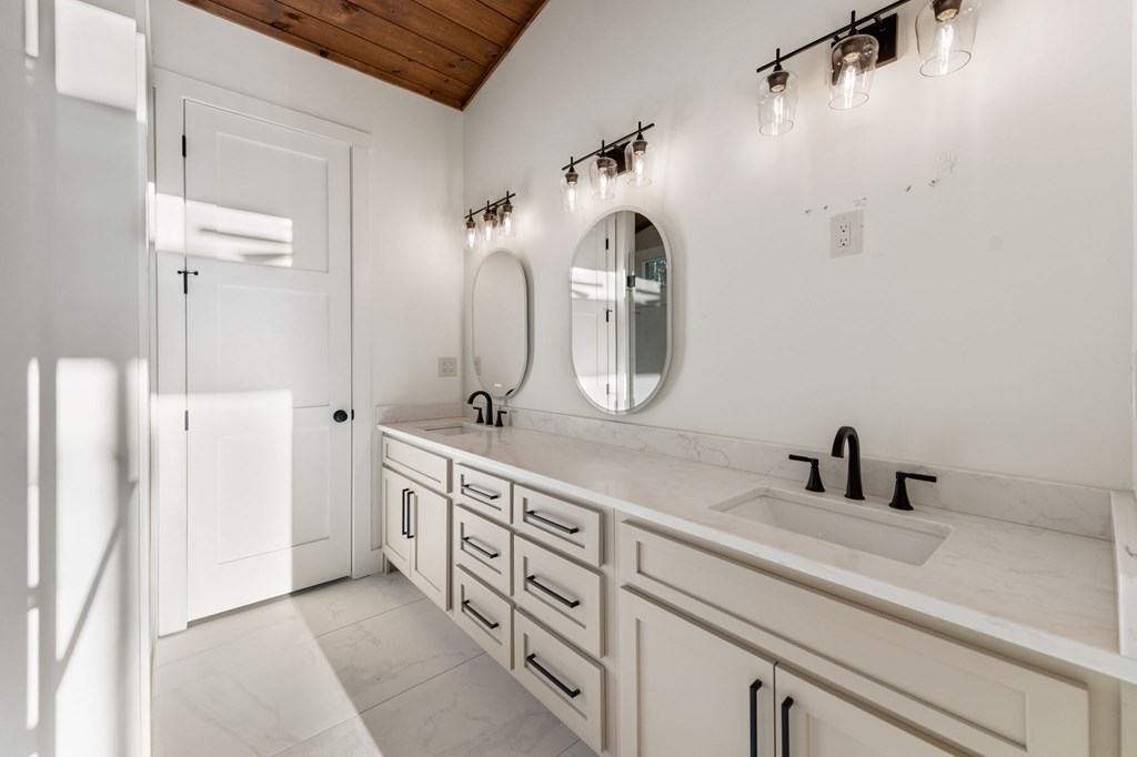 770 Fish Hook Point Blue Ridge, GA 30513 - Photo 32 of 95