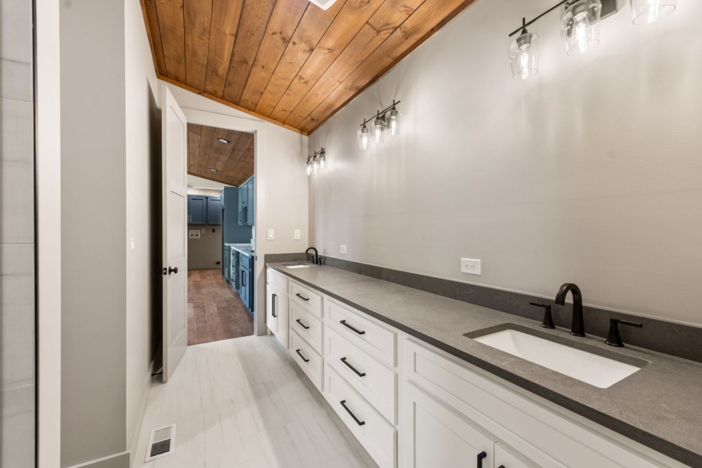 770 Fish Hook Point Blue Ridge, GA 30513 - Photo 45 of 95 Owners Suite