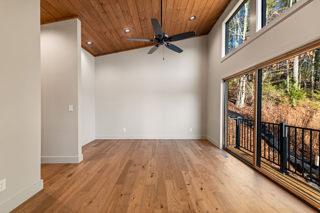 770 Fish Hook Point Blue Ridge, GA 30513 - Photo 49 of 95 Owners Bathroom