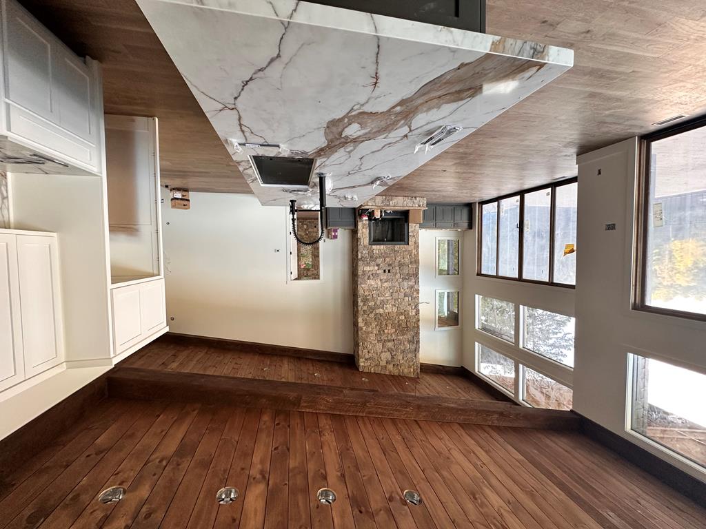 770 Fish Hook Point Blue Ridge, GA 30513 - Photo 5 of 95 3 Car Garage + Apartment