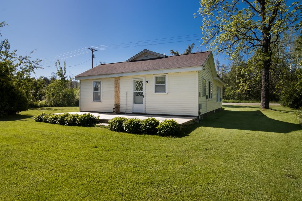 5637 Brackett Road Williamsburg, MI 49690 - Photo 4 of 31 1922952-84f55268-7905-4030-b6a9-10f7072da148.JPG