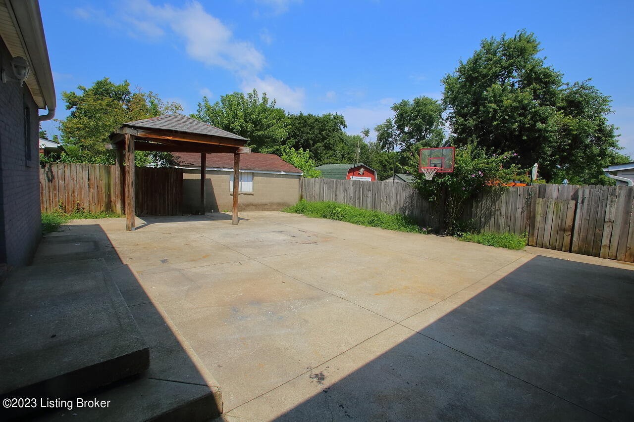 4122 Riedley Road Louisville, KY 40216 - Photo 39 of 41 Patio